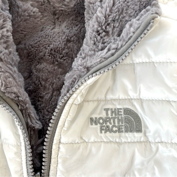 Girls North face reversible mossbud jacket. Size small (7/8). - Picture 2 of 8